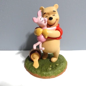 Disney Figurine Winnie The Pooh "A Good Friend Sticks To You Like Honey" - Picture 1 of 10