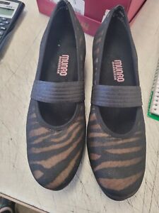 New 7.5 Munro Zebra Print Slip On Shoes