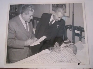 1956 ED McLEMORE WRESTLING CLUB OWNER FOR POLIO PATIENT PHOTOGRAPH - TUB B - Picture 1 of 2
