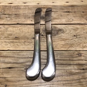 Oneida Colonial Boston Minute Man Satin Hollow Handle Dinner Knives Set Of 2 - Picture 1 of 2