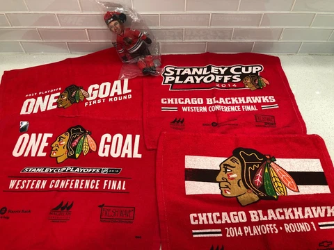 Chicago Blackhawks Stanley Cup Playoff Rally Towels Lot of 4 & Keith on a Wreath Cover