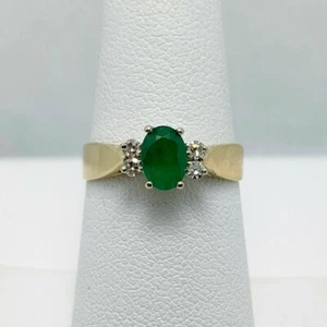 Anillo de compromiso de esmeralda simulado de corte ovalado de 2 quilates enchapado en oro amarillo 14 K - Imagen 1 de 4
