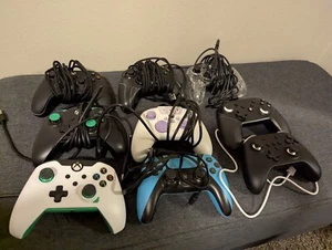 Lot of 9 tested/working gaming controllers (5 xbox, 1 ps4, 3 switch) - Picture 1 of 1
