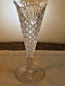 GLASS TRUMPET VASE. GREAT VALUE - Picture 1 of 5