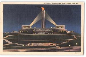 Postal Liberty Memorial by Night Kansas City MO 1941 enviada a Eaton Rapids - Imagen 1 de 2