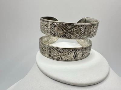 Brazalete Geométrico Marca Lucky Firmado De Colección Tono Plateado Boho Reparación Leer Foto 1 de 4