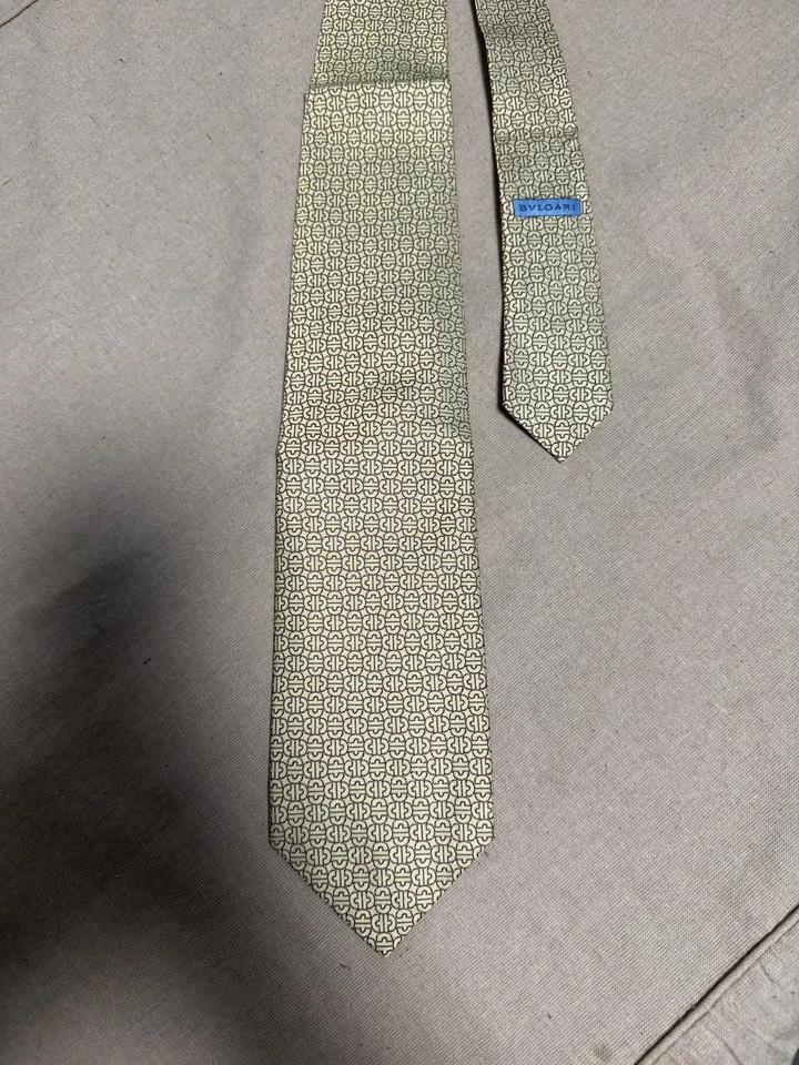 Corbata Bvlgari Para Hombre Amarillo Borgoña Patrón Geométrico 100% Seda Hecha en Italia Foto 1 de 4