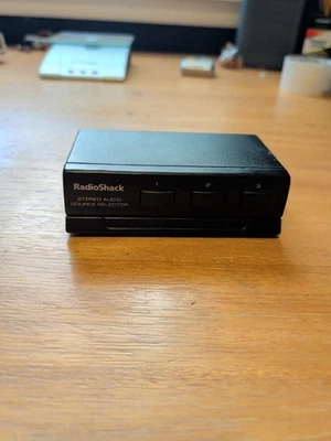 Radio Shack Stereo Audio Source Selector 42-2112 - Image 1 of 4