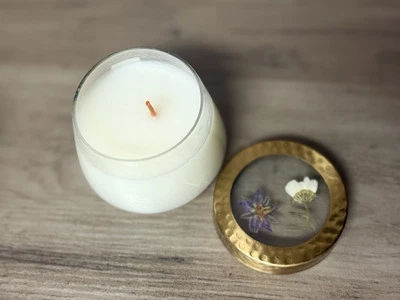 Anthropologie Anillos Rosados Perfumados Floral Prensa Vela Pallo Santo Palisandro 4.5oz Foto 1 de 4