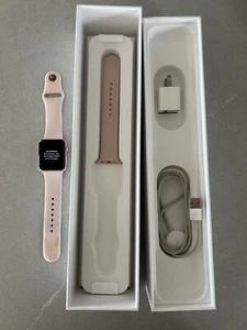 Apple Watch Series 2 (GPS) 42mm Rose Gold Case with Pink Band - Photo 1 sur 4