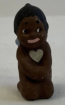 Muñeca Kewpie Negra con Corazón de Plata en el Pecho Estatuilla por Luther Gillett 2" Favor Foto 1 de 4