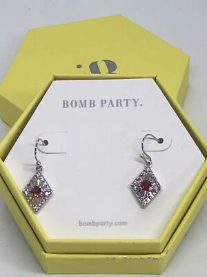 Brincos femininos Bomb Party RBP3996 feitos para impressionar rubi chapeamento de ródio - Imagem 1 de 4