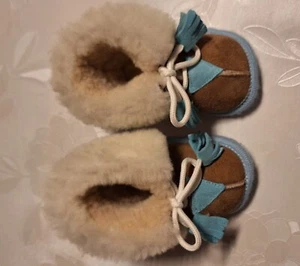 Baby Lammfellschuhe sehr schön Gr. 17/18 neu - Bild 1 von 4