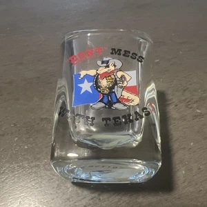 Armadillo Bandera Texas Don't Mess with Texas Square Shot Glass de 2,5"" de Alto - Imagen 1 de 9