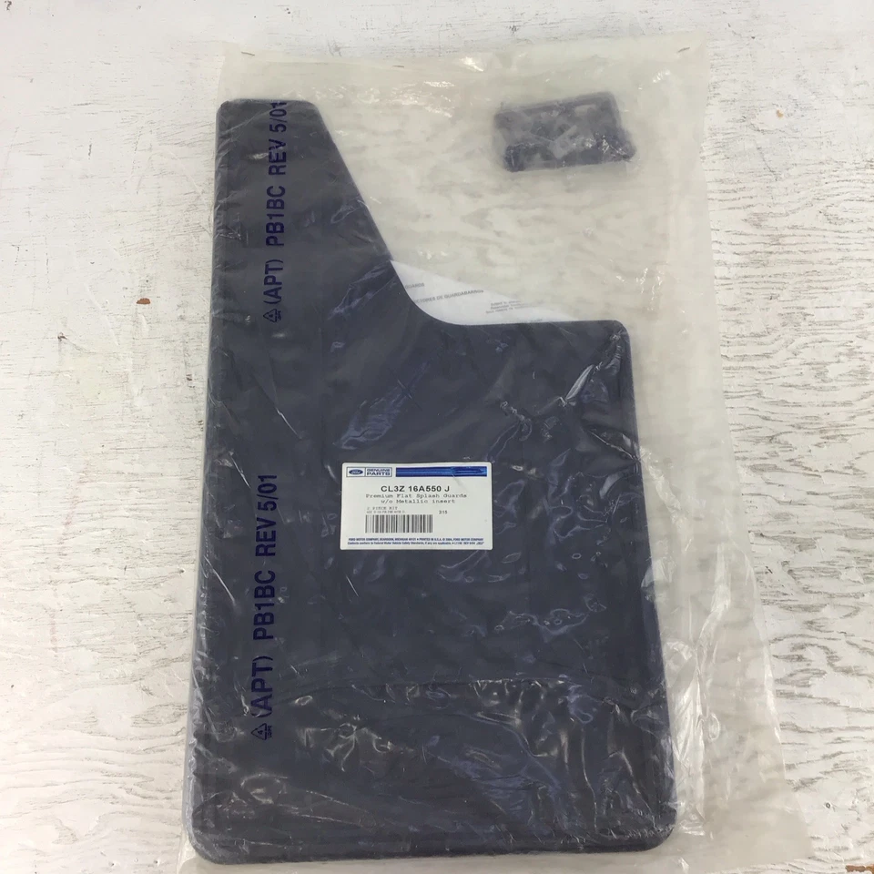 PAR DE PROTECTORES CONTRA SALPICADURAS ALETA DE BARRO SUPER DUTY FORD OEM 11-16 F-350 CL3Z16A550J Foto 1 de 4
