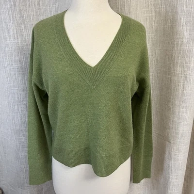 Suéter de Cachemira Rachel Zoe M Verde Crop Acogedor Núcleo Cómodo Informal Cuello en V Lujo Foto 1 de 4