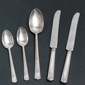 5 pieces Century Pattern by Holmes & Edwards - 2 knives, 2 teaspoons, 1 serving - Picture 1 of 12