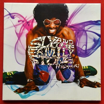 Sly And The Family Stone – Higher! - BOX SET -  4x CD / 104 PAGE BOOK  UNPLAYED - Bild 1 von 4