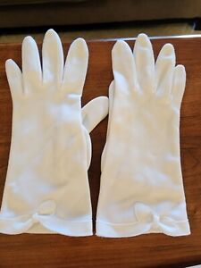 Petits gants courts blancs pour femmes