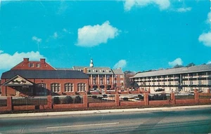 Heritage Inn Williamsburg Virginia VA Postcard - Picture 1 of 2