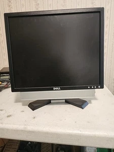 Dell E197FPF LCD Monitor - 19" with Stand, Attached Speaker - Picture 1 of 7