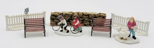 Lot Of Christmas Village Accessories Fences Brick Wall Figures Benches Kids - Bild 1 von 17