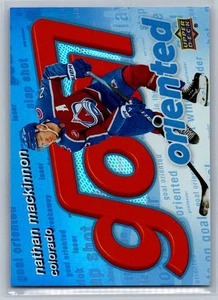2025-26 Upper Deck Serie 1 #GO-7 Nathan MacKinnon Goal Oriented Avalanche - Imagen 1 de 2