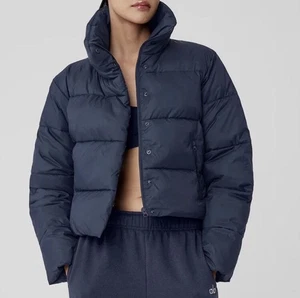 Alo Yoga Gold Rush Puffer Azul Marino S - Imagen 1 de 6