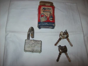 Vintage Master Strong Man Padlock # 500 with 4 keys Original Box - Picture 1 of 4