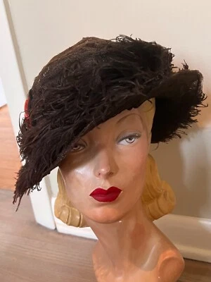 Antigua paja cloche, plumas y flores de terciopelo, ¡exquisita! Foto 1 de 4