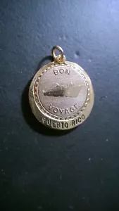 Vintage "BON VOYAGE-PUERTO RICO" Pendant Charm-Pendant Golden Tone 1" x 7/8" - Picture 1 of 4