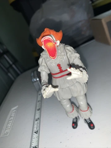IT PENNYWISE Figure DEADLIGHTS CHAPTER 2 PHATMOJO Toy Horror Figurine Cover