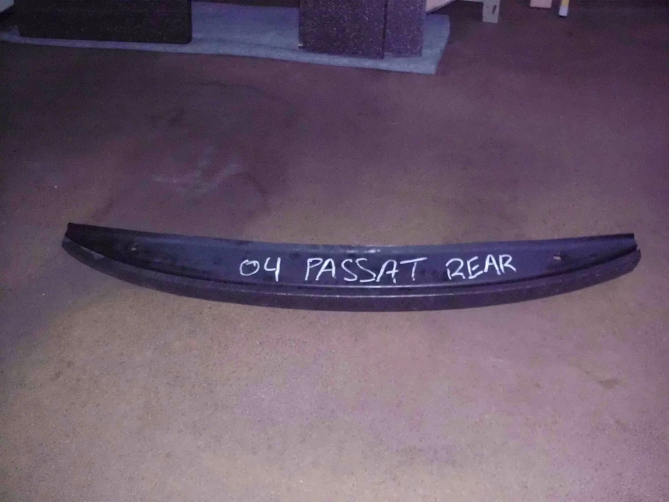 Volkswagen Passat 2004 sedán, barra de refuerzo para parachoques trasero   Foto 1 de 1