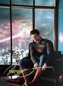 FOTO REIMPRESIÓN DAVID CORENSWET 8X10 FIRMADA AUTOGRAFIADA HOMBRE CUEVA REGALO SUPERMAN - Imagen 1 de 1