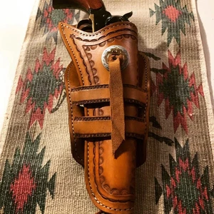 Western Holster concho hand tooled for Colt revolver - Picture 1 of 5