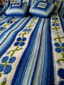 Afghan throw Hand crafted Crochet blue green with pillows - Picture 1 of 6