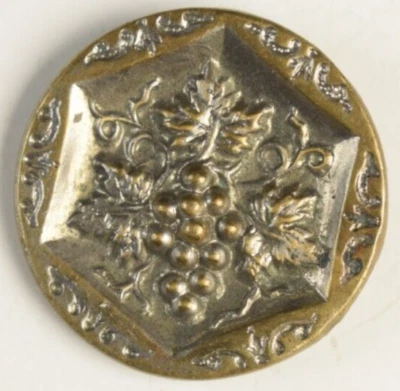 Викторианский фантазийный латунный серебряный виноград листья ар-деко? Одежда кнопка R17 - Изображение 1 из 2