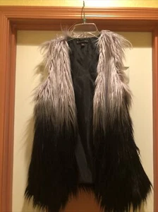 ROCK & REPUBLIC FAUX FUR VEST. Size (M) - Picture 1 of 6