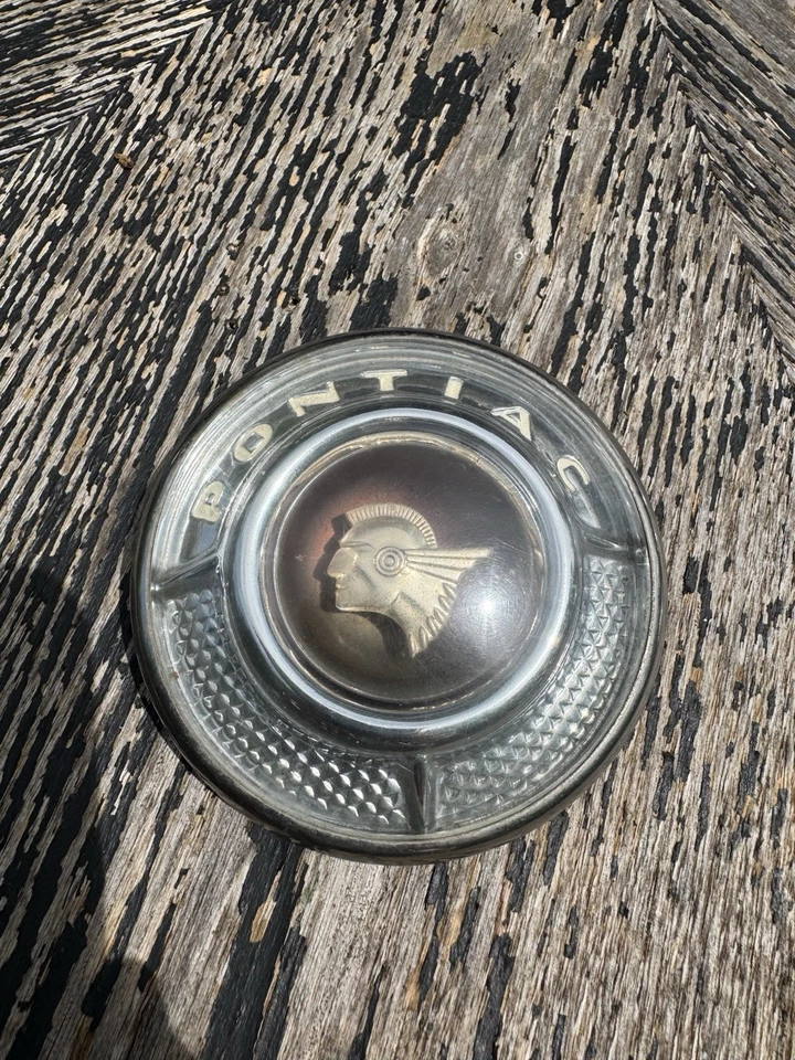 Pontiac Chieftain Deluxe 1953 volante bocina botón cubierta central Foto 1 de 3