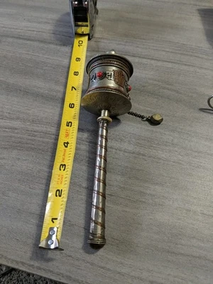 古藏藏藏银镶嵌绿松石宝石圣经祈祷轮雕像 — 第 1/4 张图片