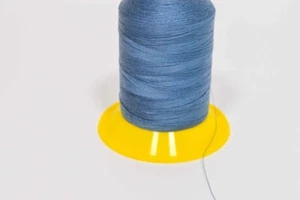 GP 0.73€/100m Elastisches Nähgarn denim blue Poly Elastic 1500 Meter Elastikgarn - Bild 1 von 2