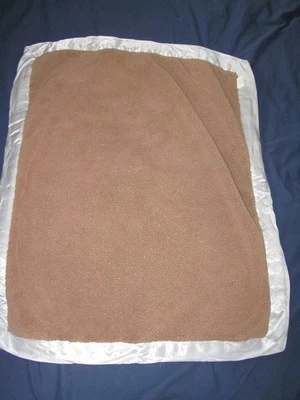 Manta Bebé Pequeña Jirafa Moca Marrón Azul Claro Sherpa Borde Satinado 29" X 35" Foto 1 de 3