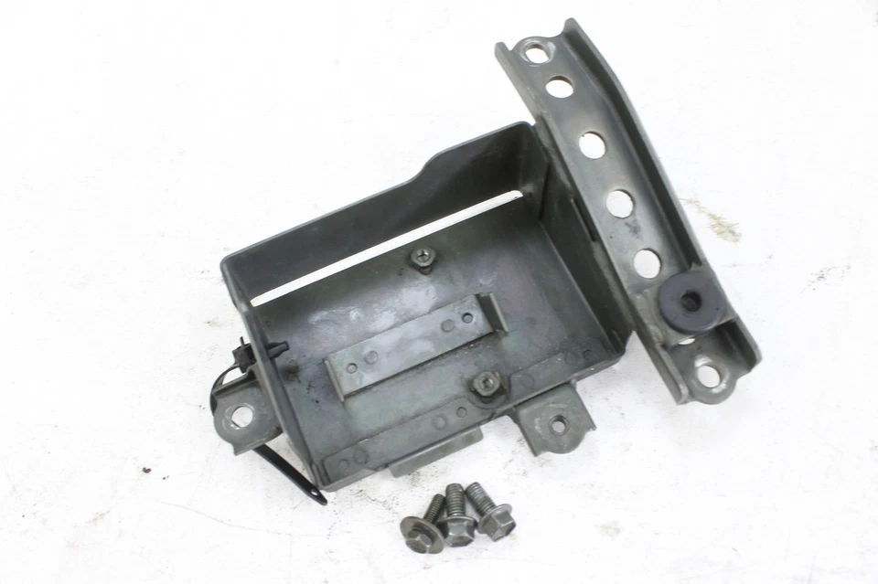 SUZUKI 05 BOULEVARD 01-04 INTRUDER VOLUSIA RECTIFIER VOLTAGE REGULATOR BRACKET - Image 1 of 4