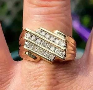 Anillo de compromiso de diamantes simulados de corte redondo de 2 quilates enchapado en oro amarillo de 14 k para hombre - Imagen 1 de 7