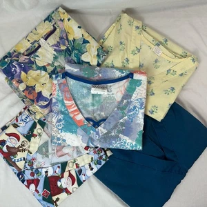 Women’s 5-Piece Scrub Top Bundle XL – Floral, Solid & Christmas Prints - Picture 1 of 13