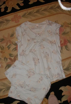 Conjunto de pijama largo capri floral azul Miss Elaine mediano Foto 1 de 4