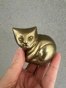 Vintage MCM Brass Cat Figurine Shelf Sitter Desk Gift Cat Lady Kitty Lover Heavy - Picture 1 of 3