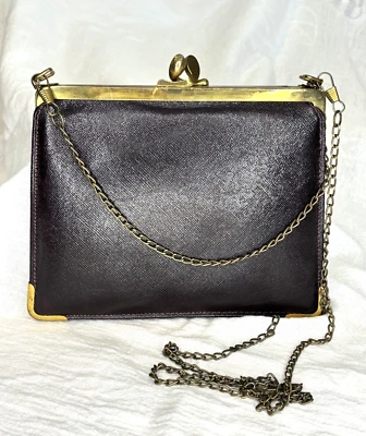 DE COLECCIÓN AÑOS 50 NEGRO CUERO TEXTURIZADO BROCHE BESO 50" HOMBRO CAÍDA LATÓN CADENA MONEDERO Foto 1 de 4