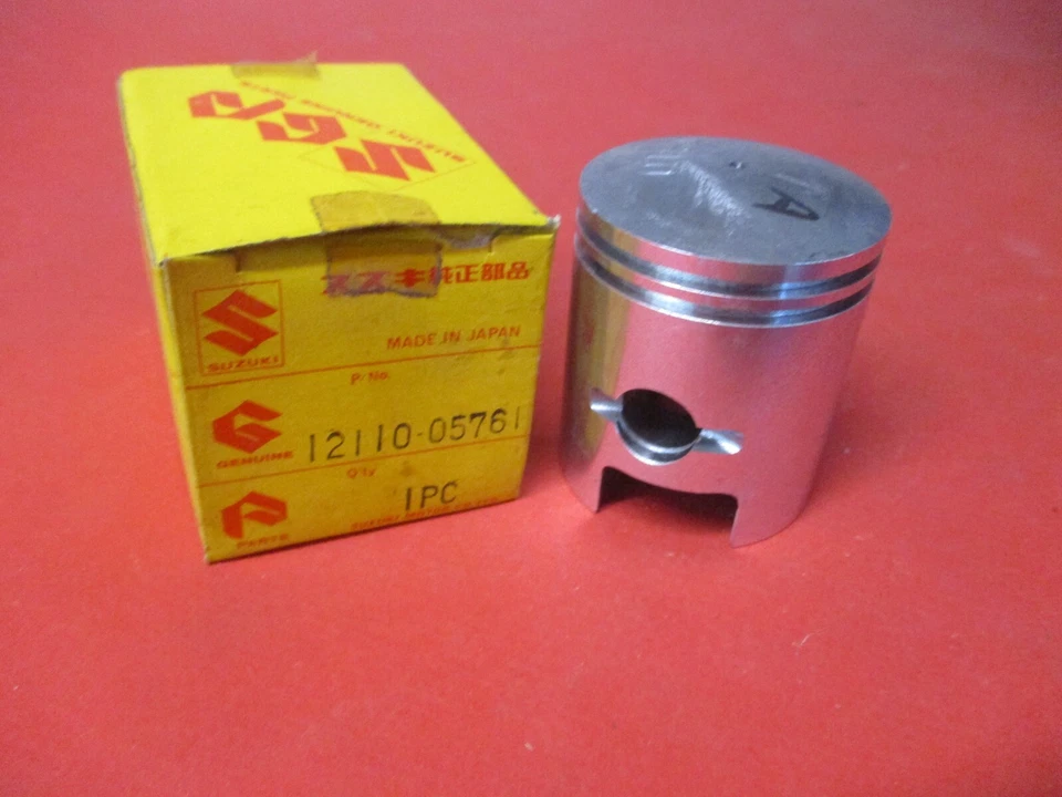 Nuevo de Lote Antiguo Original SUZUKI TS50 AS50 PISTÓN 1.00 12110-05761 Foto 1 de 1
