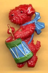 Vintage Scottie Westie Drum Dog Pin Brosche Zelluloid/Bakelit Ära Germany rot - Bild 1 von 2